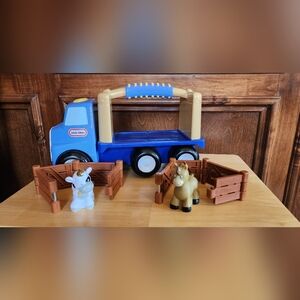Little Tikes Farm Hauler Truck with Brown Fences & Animal Figures With Sounds